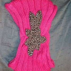 A decorative women's winter ear warmer